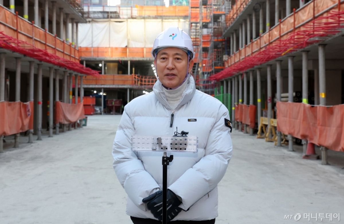 (서울=뉴스1) 김명섭 기자 = 오세훈 서울시장이 2일 서울 영등포구 유원제일1차 재건축공사 현장에서 신년 민간건축현장 안전점검 후 발언을 하고 있다. 2026.1.2/뉴스1  Copyright © 뉴스1. All rights reserved. 무단 전재 및 재배포,  AI학습 이용 금지. /사진=(서울=뉴스1) 김명섭 기자