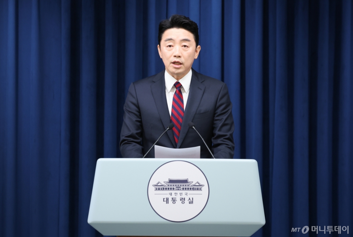 (서울=뉴스1) 허경 기자 = 강훈식 대통령 비서실장이 24일 서울 용산 대통령실 청사에서 대통령 주재 수석보좌관 회의 관련 브리핑을 하고 있다. 2025.7.24/뉴스1  Copyright © 뉴스1. All rights reserved. 무단 전재 및 재배포,  AI학습 이용 금지. /사진=(서울=뉴스1) 허경 기자