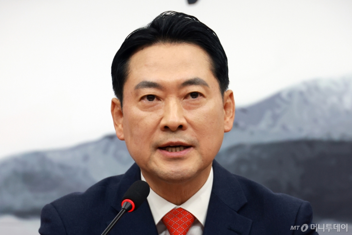 [서울=뉴시스] 고승민 기자 = 장동혁 국민의힘 대표가 5일 서울 여의도 국회에서 열린 최고위원회의에서 발언하고 있다. 2026.01.05. kkssmm99@newsis.com /사진=고승민