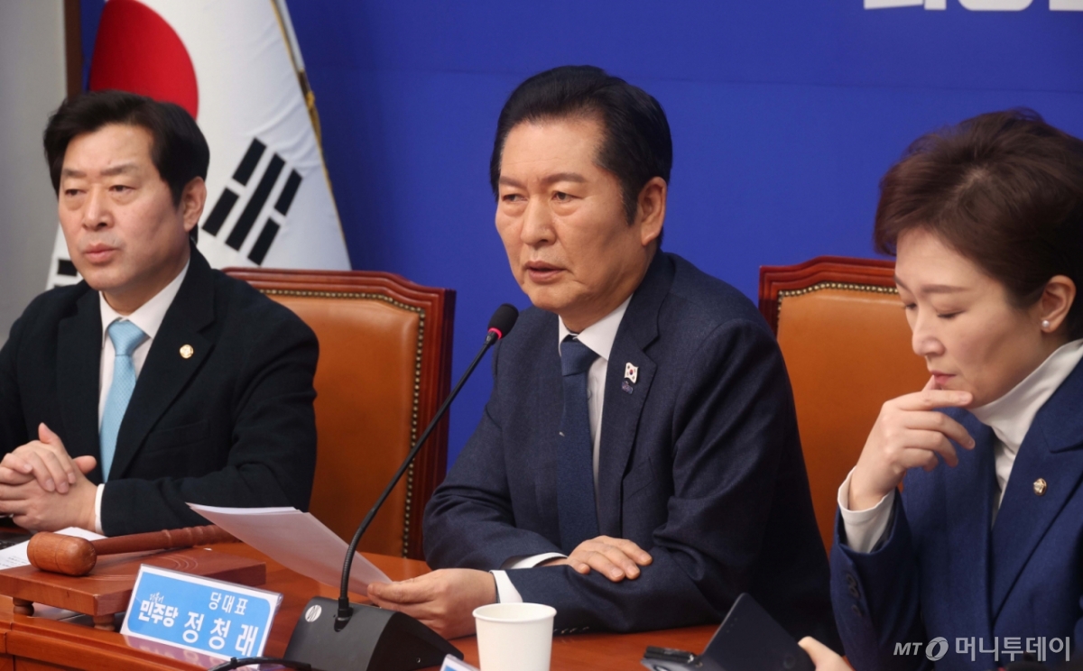 정청래 더불어민주당 대표가 5일 오전 서울 여의도 국회에서 열린 최고위원회의에서 발언을 하고 있다. 사진=뉴시스