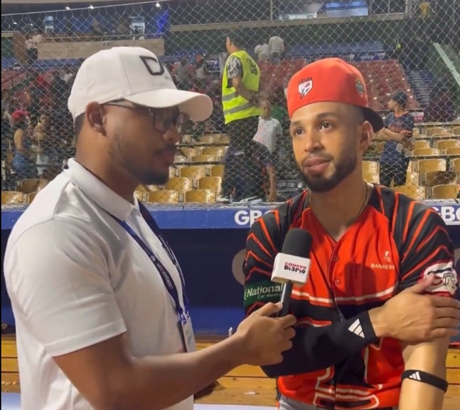 6일 경기를 마친 뒤 대만행에 대해 이야기하고 있는 리베라토(오른쪽). /사진=데이비드 알칸타라 기자 SNS 캡처