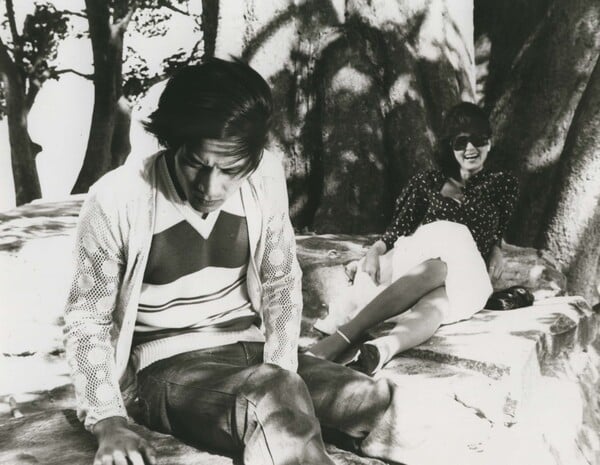 이장호 감독의 영화 '바람 불어 좋은 날'에서 열연을 펼치는 안성기(왼쪽). 