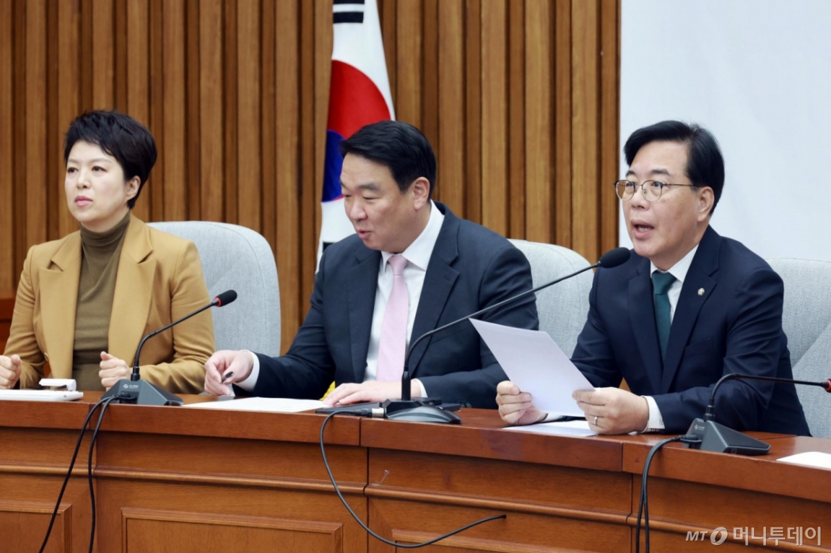 [서울=뉴시스] 고승민 기자 = 송언석 국민의힘 원내대표가 6일 서울 여의도 국회에서 열린 원내대책회의에서 발언하고 있다. 2026.01.06. kkssmm99@newsis.com /사진=고승민