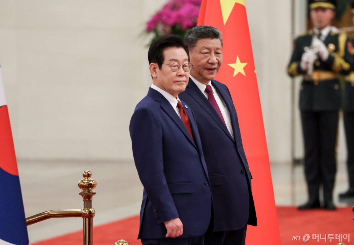 (베이징(중국)=뉴스1) 허경 기자 = 이재명 대통령과 시진핑 중국 국가주석이 5일 베이징 인민대회당에서 열린 이 대통령 공식환영식에서 의장대를 사열하고 있다. 2026.1.5/뉴스1 Copyright © 뉴스1. All rights reserved. 무단 전재 및 재배포, AI학습 이용 금지. /사진=(베이징(중국)=뉴스1) 허경 기자