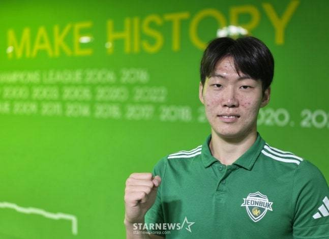 지난 7월 전주월드컵경기장에서 열린 강원FC와의 하나은행 K리그1 2025 23라운드를 마친 뒤 공동취재구역에서 취재진과 만난 전북 현대 강상윤. /사진=김명석 기자