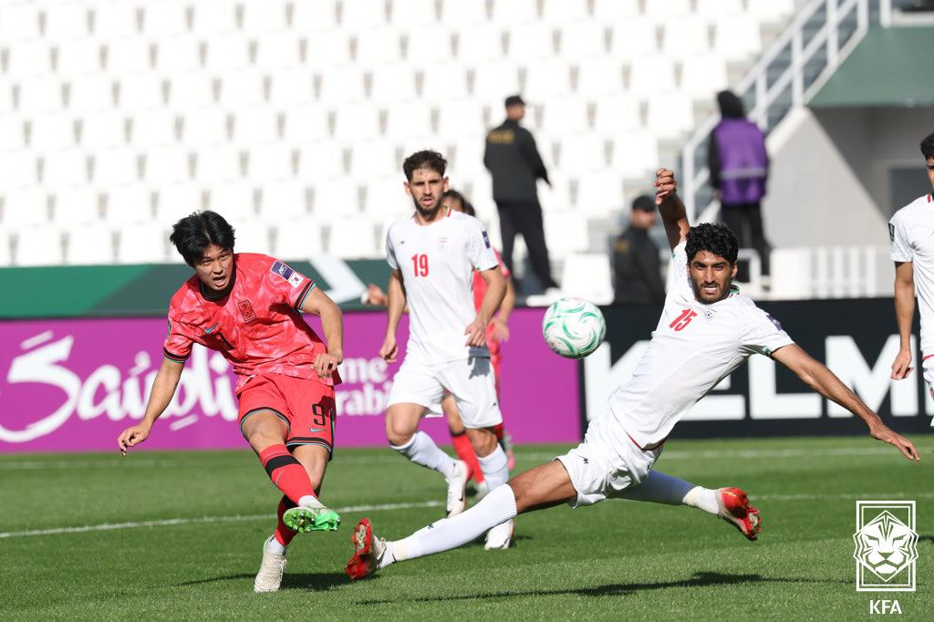 김태원이 7일(한국시간) 이란과의 2025 AFC U-23 아시안컵 조별리그 C조 1차전에서 슈팅을 시도하고 있다. /사진=대한축구협회 제공