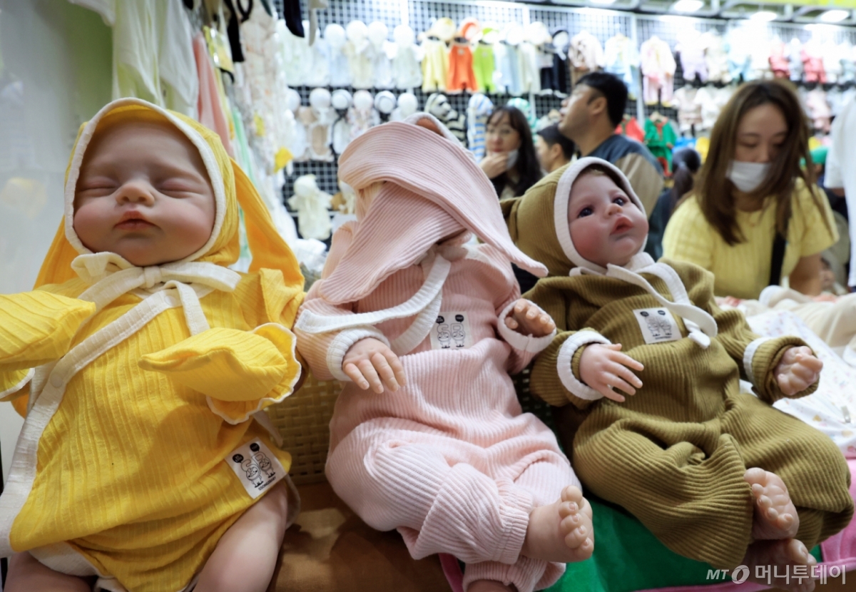 신생아 의류들./사진=(서울=뉴스1) 이호윤 기자