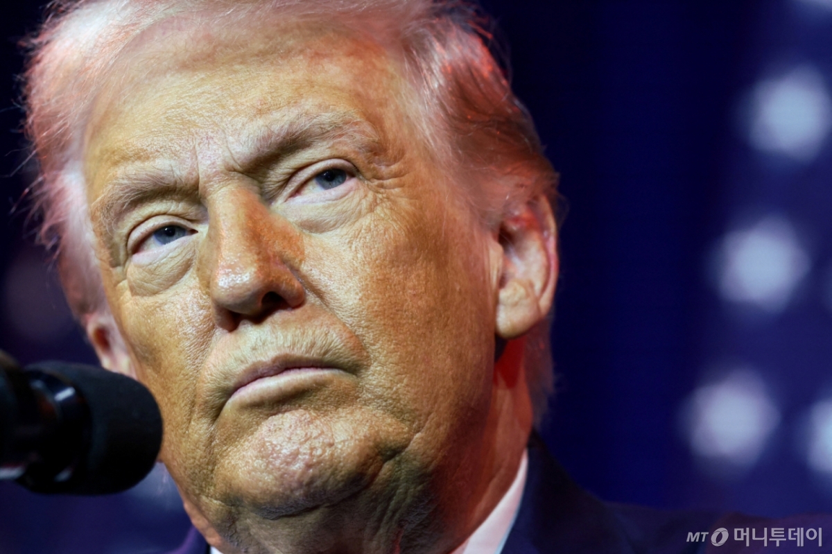 (워싱턴 로이터=뉴스1) 김경민 기자 = 도널드 트럼프 미국 대통령이 6일(현지시간) 미국 워싱턴 D.C.에 있는 케네디-케네디 센터에서 열린 하원 공화당 의원 연례 정책 회의에서 연설하고 있다. 2026.1.6  ⓒ 로이터=뉴스1  Copyright © 뉴스1. All rights reserved. 무단 전재 및 재배포,  AI학습 이용 금지. /사진=(워싱턴 로이터=뉴스1) 김경민 기자