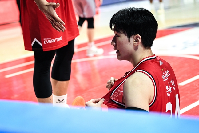 문유현이 9일 오후 7시 안양 정관장 아레나에서 열린 2025~2026 LG전자 프로농구 정규리그 경기 중 세리머니하고 있다. /사진=KBL 제공