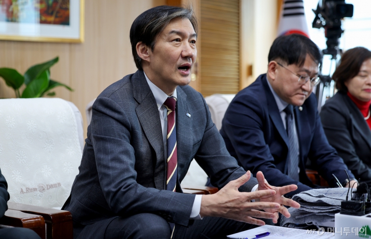 [대구=뉴시스] 이무열 기자 = 조국 조국혁신당 대표가 8일 대구 북구 대구시청 산격청사에서 열린 대구시-조국혁신당 정책간담회에서 발언하고 있다. 2026.01.08. lmy@newsis.com /사진=이무열