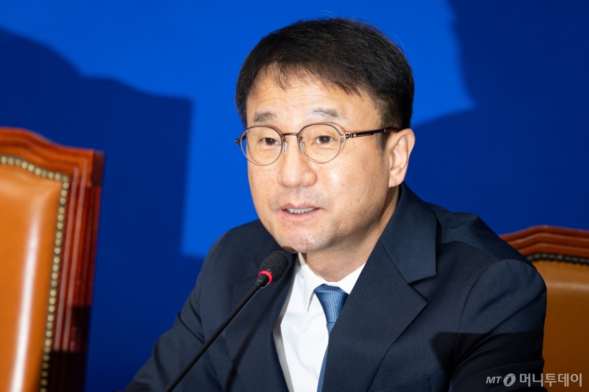 (서울=뉴스1) 유승관 기자 = 한병도 더불어민주당 신임 원내대표가 12일 서울 여의도 국회에서 열린 최고위원회의에서 모두 발언을 하고 있다. 2026.1.12/뉴스1  Copyright © 뉴스1. All rights reserved. 무단 전재 및 재배포,  AI학습 이용 금지. /사진=(서울=뉴스1) 유승관 기자