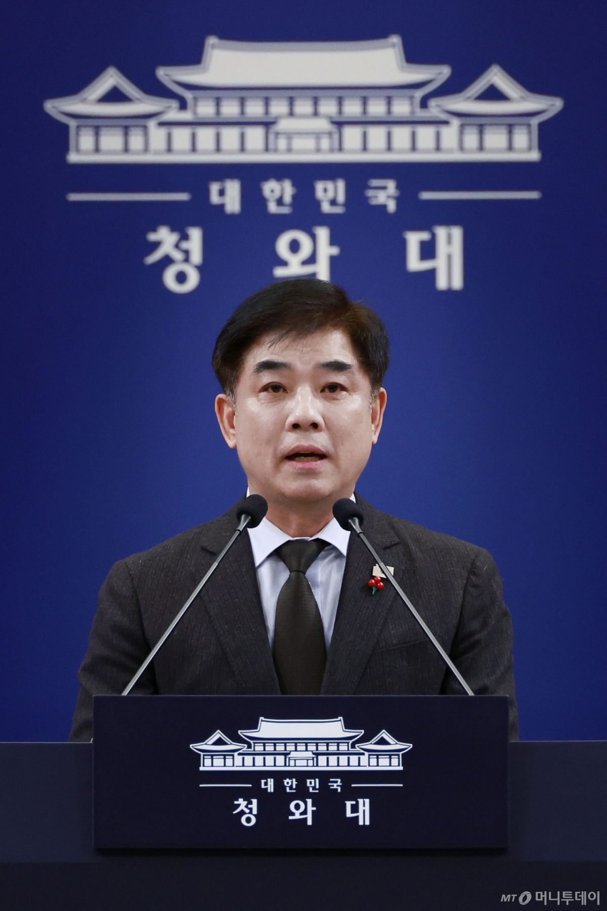 [서울=뉴시스] 최동준 기자 = 김병욱 정무비서관이 12일 서울 청와대에서 이재명 대통령 정당 지도부 오찬 간담회 일정 관련 브리핑을 하고 있다. 2026.01.12. photocdj@newsis.com /사진=최동준