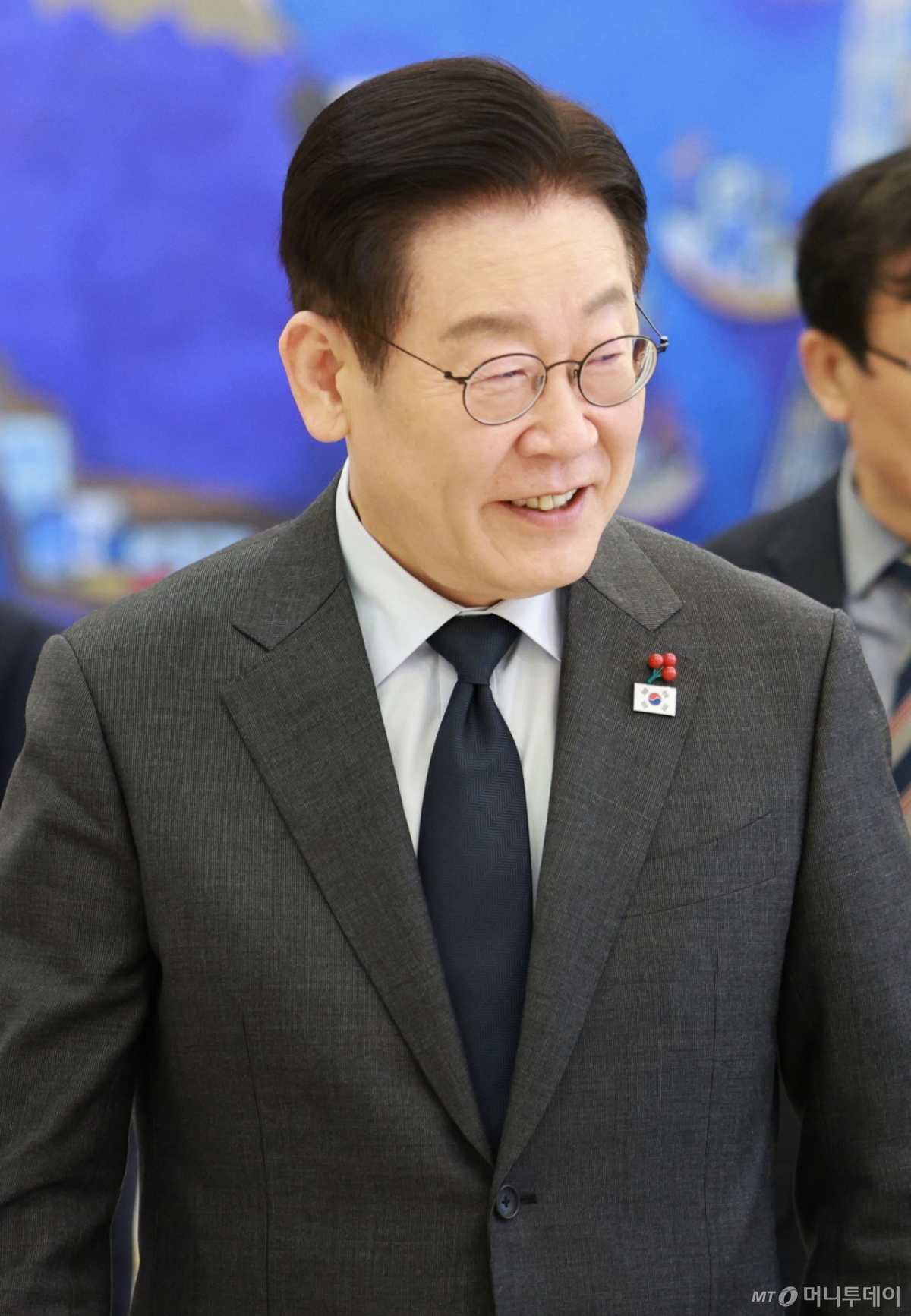 (서울=뉴스1) 이재명 기자 = 이재명 대통령이 12일 청와대에서 열린 종교지도자 초청 오찬 간담회에 입장하고 있다. (청와대통신사진기자단) 2026.1.12/뉴스1  Copyright © 뉴스1. All rights reserved. 무단 전재 및 재배포,  AI학습 이용 금지. /사진=(서울=뉴스1) 이재명 기자