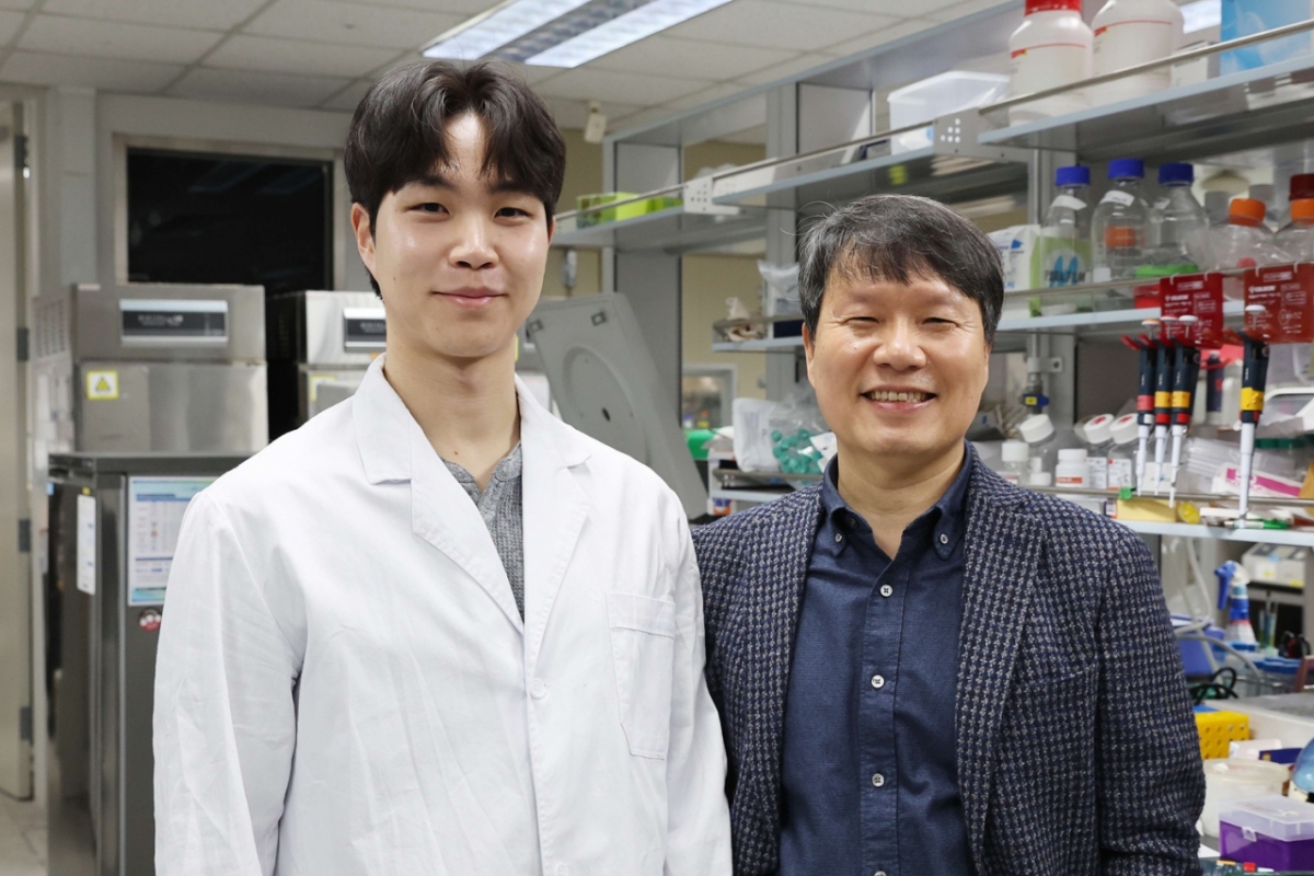 제 1저자인 오현식 KAIST 생명과학과 박사과정생, 허원도 KAIST 생명과학과 석좌교수 /사진=KAIST