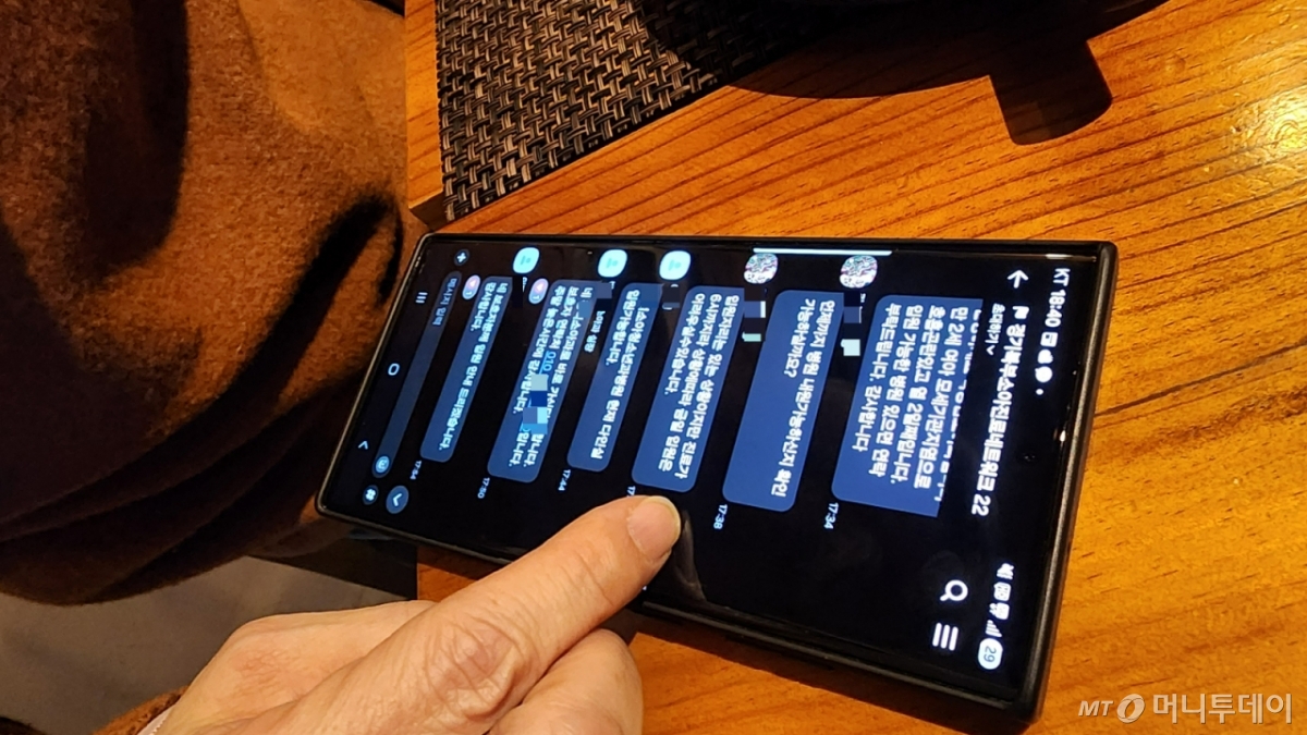 최용재 회장은 이날 기자에게 경기 북부지역 소아진료 지역협력체계 구축 시범사업 네트워크 단체대화방을 보여줬다. 해당 화면은 모세기관지염으로 호흡이 곤란한 만 2세 여아의 입원치료를 받아줄 곳을 수소문해 이송하기로 결정하기까지의 과정이 담긴 실제 대화 내용이다. /사진=정심교 기자