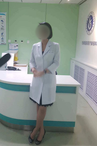 개그우먼 박나래는 지난달 6일 '주사 이모'라 불리는 A씨에게 링거를 맞거나 처방전이 필요한 항우울제 등을 처방 받았다는 의혹이 제기됐다. 사진은 A씨가 자신의 인스타그램을 통해 공개한 사진. /사진=A씨 인스타그램 