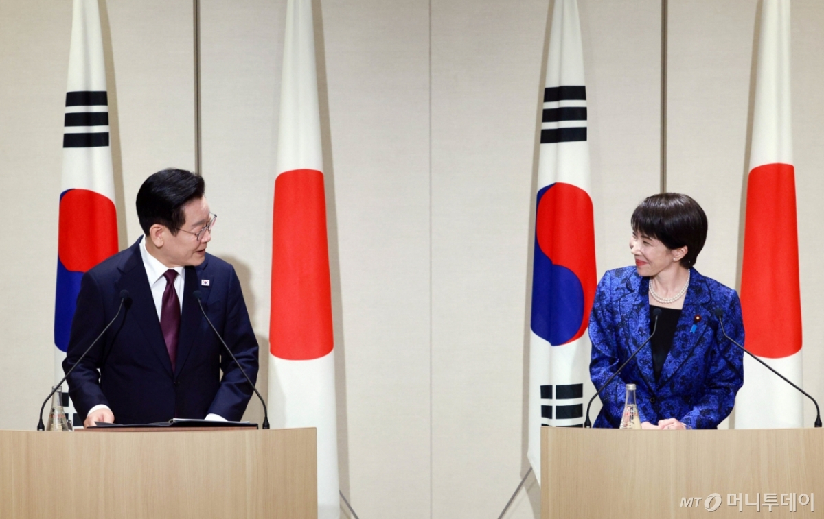 (나라(일본)=뉴스1) 이재명 기자 = 이재명 대통령과 다카이치 사나에 일본 총리가 13일 일본 나라현 회담장에서 공동언론발표를 하고 있다. 2026.1.13/뉴스1  Copyright © 뉴스1. All rights reserved. 무단 전재 및 재배포,  AI학습 이용 금지. /사진=(나라(일본)=뉴스1) 이재명 기자