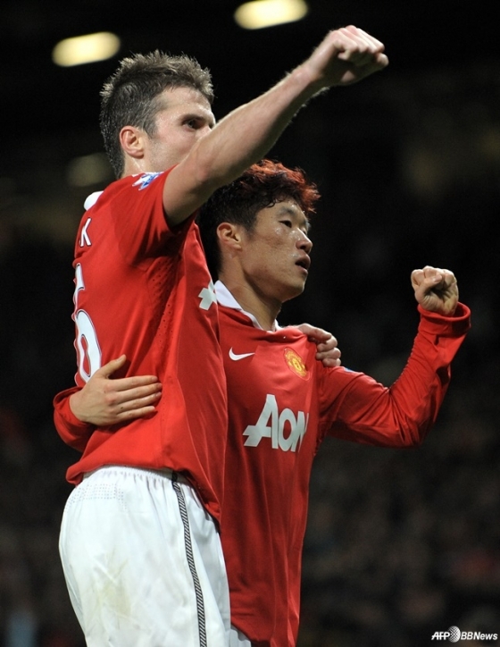 마이클 캐릭(왼쪽)과 박지성이 득점 후 함께 기뻐하고 있다. /AFPBBNews=뉴스1