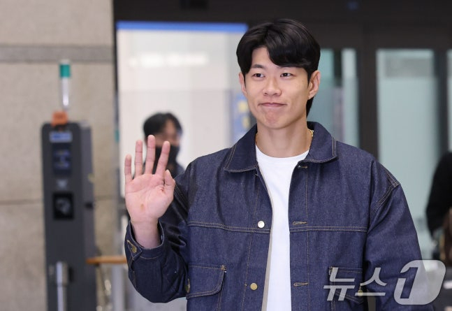 샌디에이고와 협상을 모두 마무리한 뒤 지난해 12월 23일 귀국한 송섬문의 모습. /사진=뉴스1