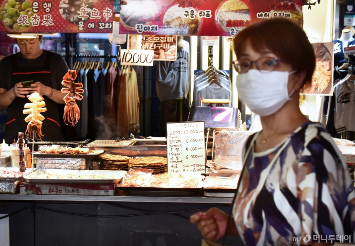 노점상 야시장 등 명동 밤거리 스케치 /사진=임한별(머니S)