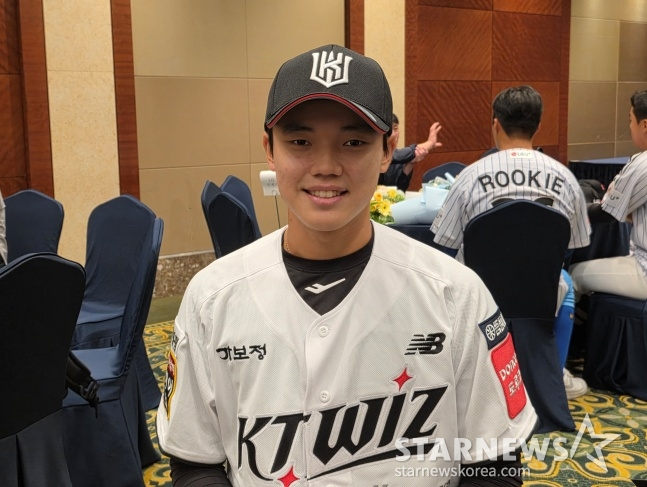 단국대 임상우가 지난해 9월 17일 열린 2026 KBO 신인드래프트에서 KT 지명을 받고 미소 짓고 있다. /사진=김동윤 기자
