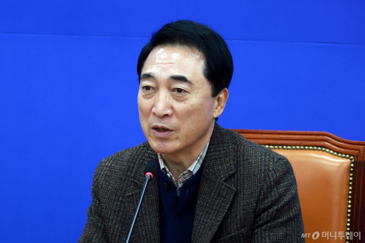 [서울=뉴시스] 고승민 기자 = 박수현 더불어민주당 수석대변인이 18일 서울 여의도 국회에서 현안 기자간담회를 하고 있다. 2026.01.18. kk사진=고승민