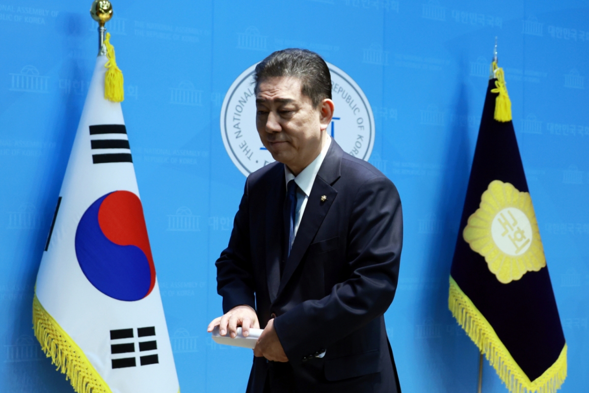 김병기 전 더불어민주당 원내대표가 19일 서울 여의도 국회 소통관에서 기자회견을 마친 뒤 퇴장하고 있다./사진=뉴시스.