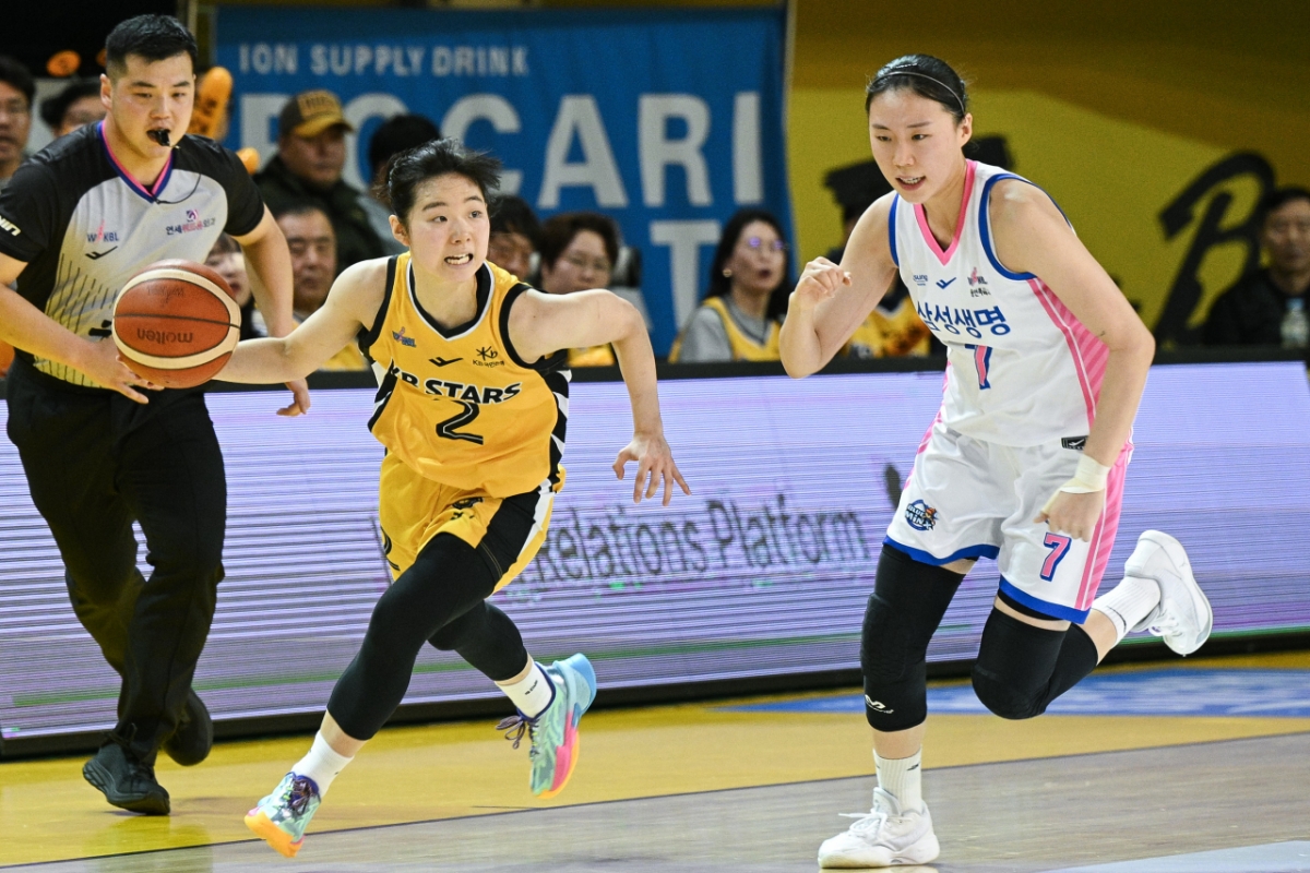 KB스타즈와 삼성생명 경기 중. /사진=WKBL 제공