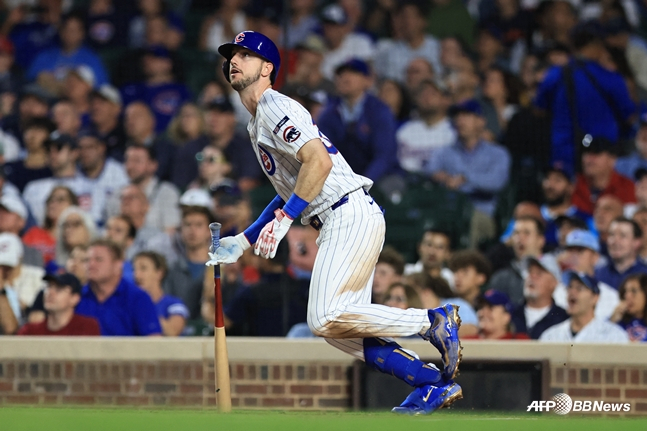 홈런 타구를 바라보고 있는 시카고 컵스 시절 카일 터커. /AFPBBNews=뉴스1