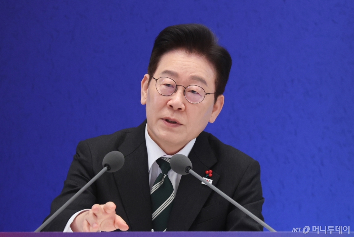 (서울=뉴스1) 이재명 기자 = 이재명 대통령이 21일 청와대 영빈관에서 열린 신년 기자회견에서 취재진 질문에 답변하고 있다. 2026.1.21/뉴스1  Copyright © 뉴스1. All rights reserved. 무단 전재 및 재배포,  AI학습 이용 금지. /사진=(서울=뉴스1) 이재명 기자