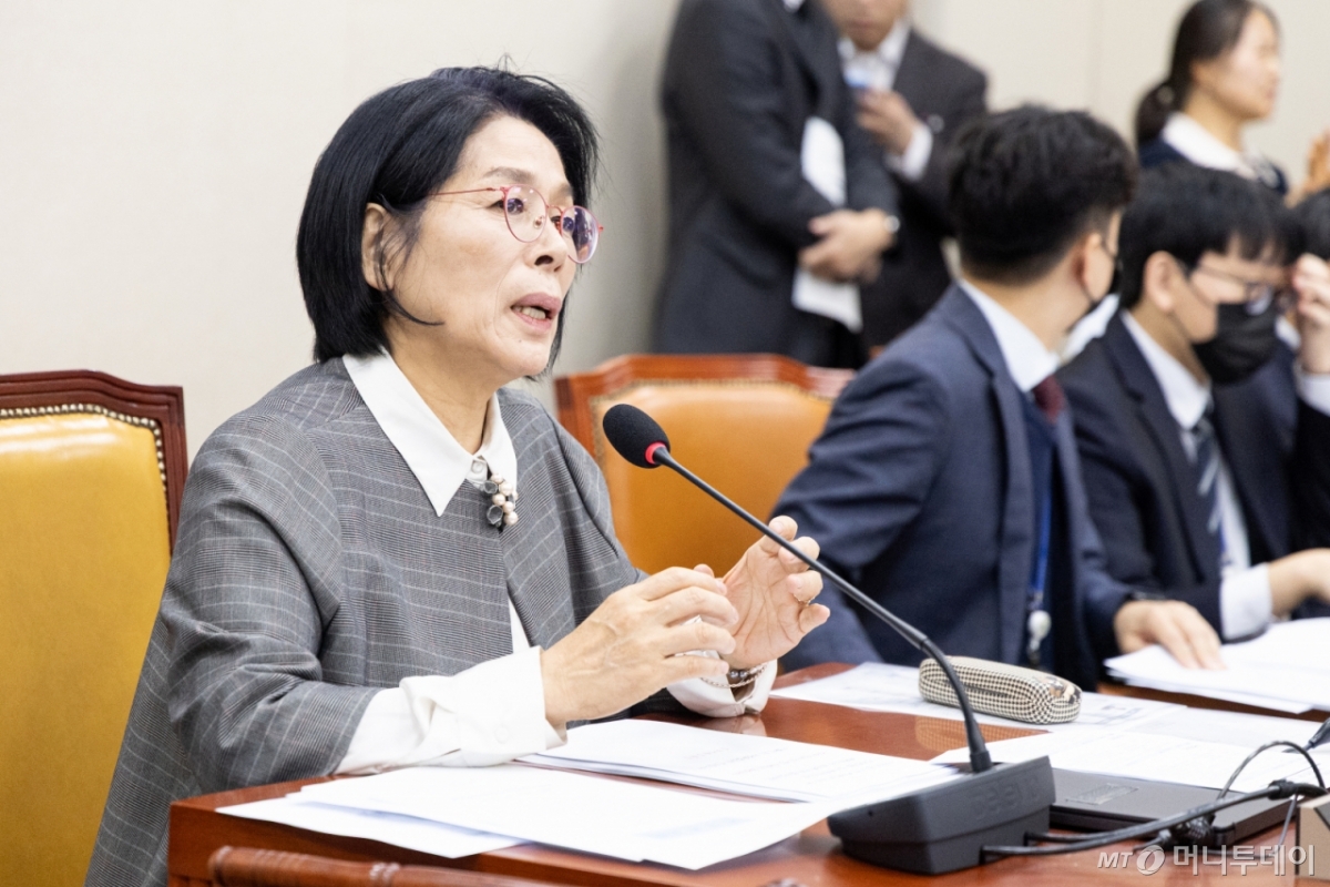 (서울=뉴스1) 이승배 기자 = 9일 서울 여의도 국회에서 열린 제429회국회(정기회) 과학기술정보방송통신위원회 제19차 전체회의에서 최민희 위원장이 발언하고 있다. 2025.12.9/뉴스1  Copyright © 뉴스1. All rights reserved. 무단 전재 및 재배포,  AI학습 이용 금지. /사진=(서울=뉴스1) 이승배 기자