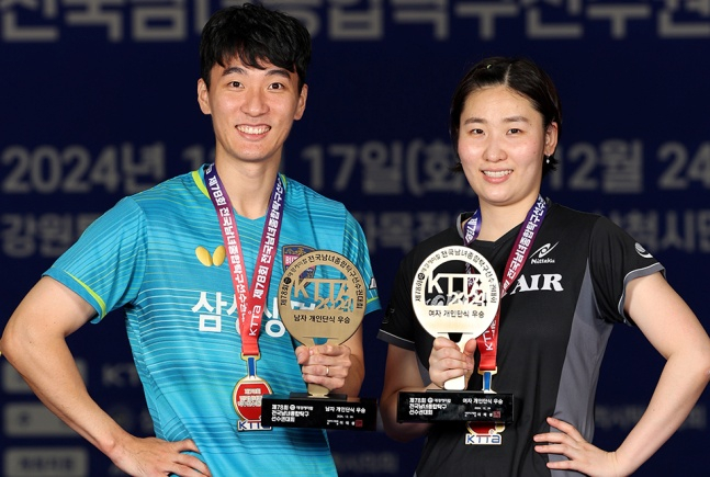 직전 대회 남녀 우승자 이상수와 이은혜. 은퇴한 이상수는 이번 대회에서 지도자로 데뷔한다. /사진=대한탁구협회 제공