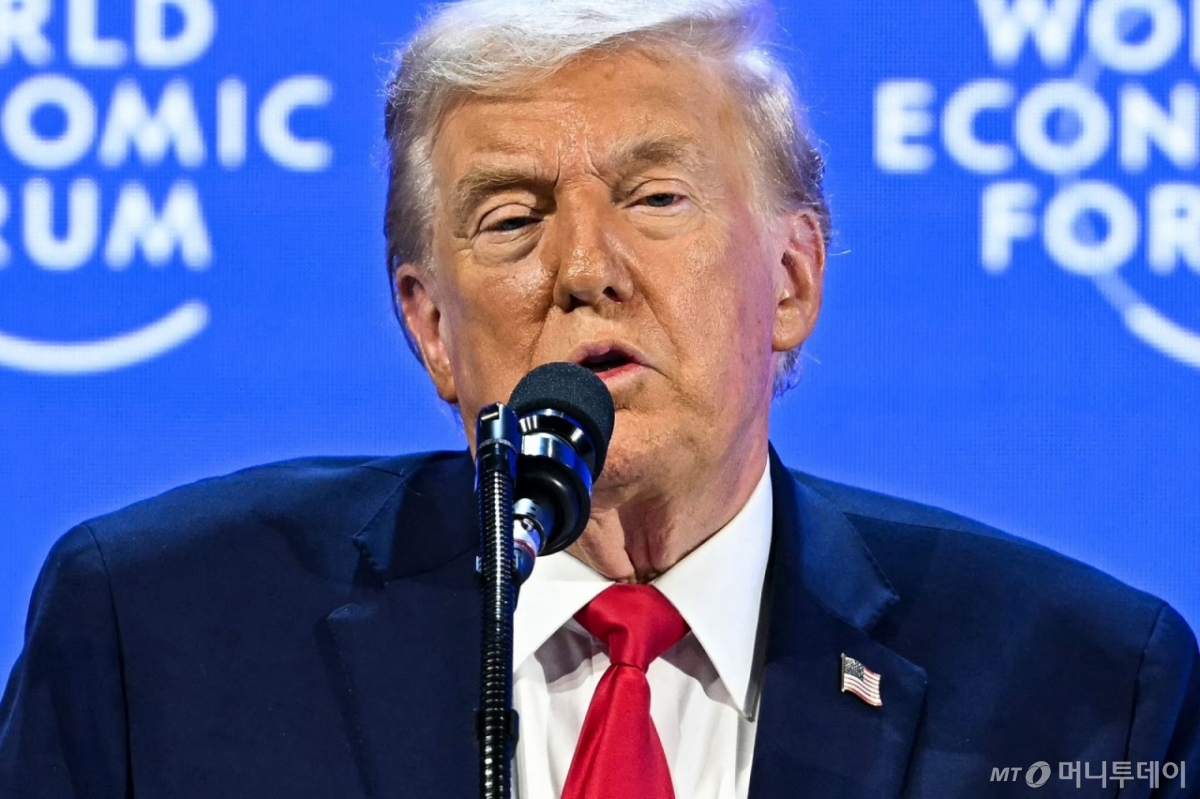 (다보스 AFP=뉴스1) 류정민 특파원 = 도널드 트럼프 미국 대통령이 21일(현지시간) 스위스 다보스에서 열린 세계경제포럼(WEF)에서 연설하고 있다. 2026.01.21.  ⓒ AFP=뉴스1  Copyright © 뉴스1. All rights reserved. 무단 전재 및 재배포,  AI학습 이용 금지. /사진=(다보스 AFP=뉴스1) 류정민 특파원