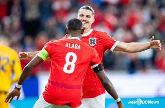 마르셀 자비처(위)와 데이비드 알라바(8번). /AFPBBNews=뉴스1