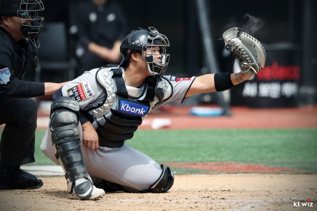 외야수, 1루수를 거쳐 포수로도 활약했던 강백호. /사진=KT 위즈 제공