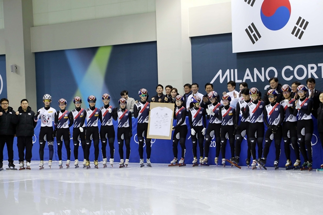 더불어민주당의 진천 국가대표선수촌 방문 사진. /사진=대한체육회