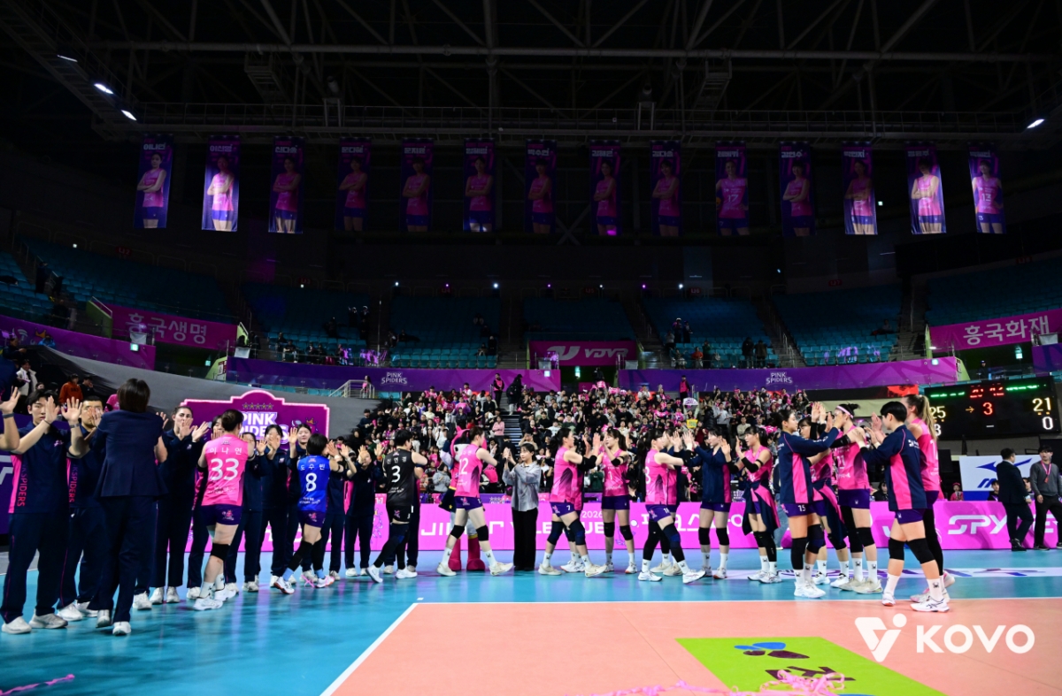 23일 GS칼텍스전 승리 이후 기뻐하고 있는 흥국생명 선수들. /사진=한국배구연맹 제공