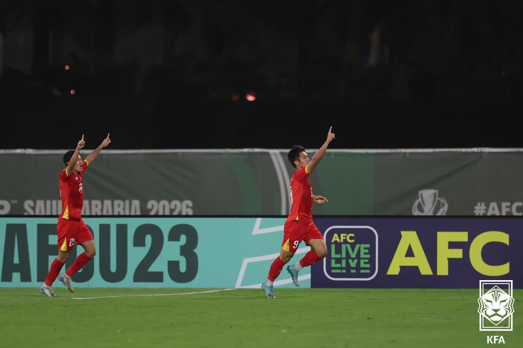 베트남 U-23 대표팀 공격수 응우옌 꾸옥 비엣이 24일 한국과의 2026 AFC U-23 아시안컵 3위 결정전에서 골을 넣은 뒤 기뻐하고 있다. /사진=대한축구협회 제공