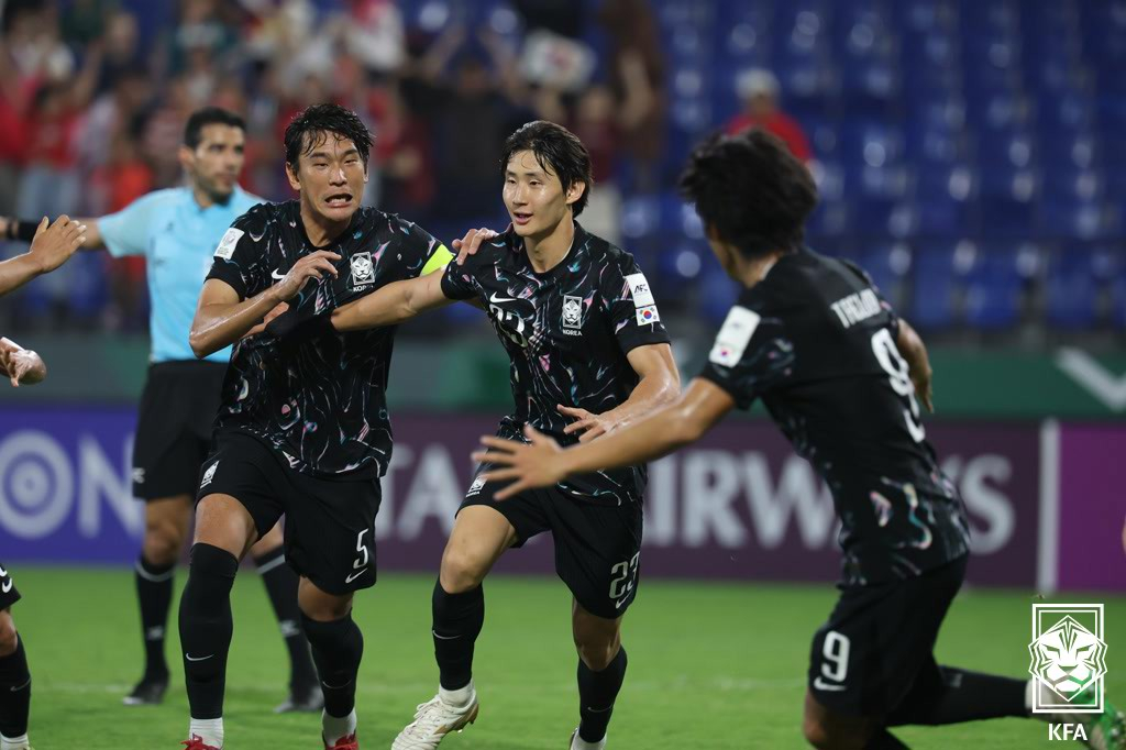 24일 사우디아라비아 제다에서 열린 한국과 베트남의 2026 AFC U-23 아시안컵 3위 결정전에서 후반 추가시간 막판 극적인 동점골을 터뜨린 신민하(가운데). /사진=대한축구협회 제공