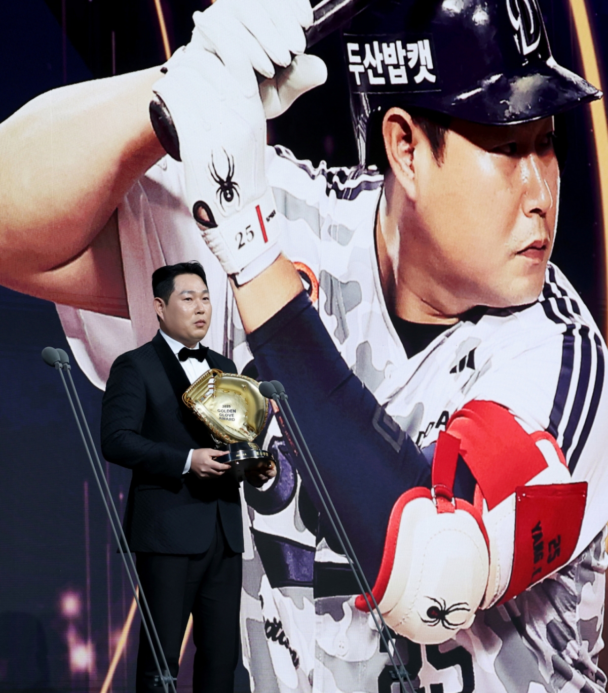 포수부문 골든글러브 양의지가 9일 잠실 롯데호텔 월드에서 열린 2025 신한은행 SOL 뱅크 KBO 골든글러브 시상식에서 소감을 전하고 있다. /사진=강영조 선임기자