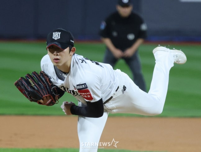 KT 오원석이 지난해 9월 23일 키움전에서 역투를 펼치고 있다. /사진=김진경 대기자