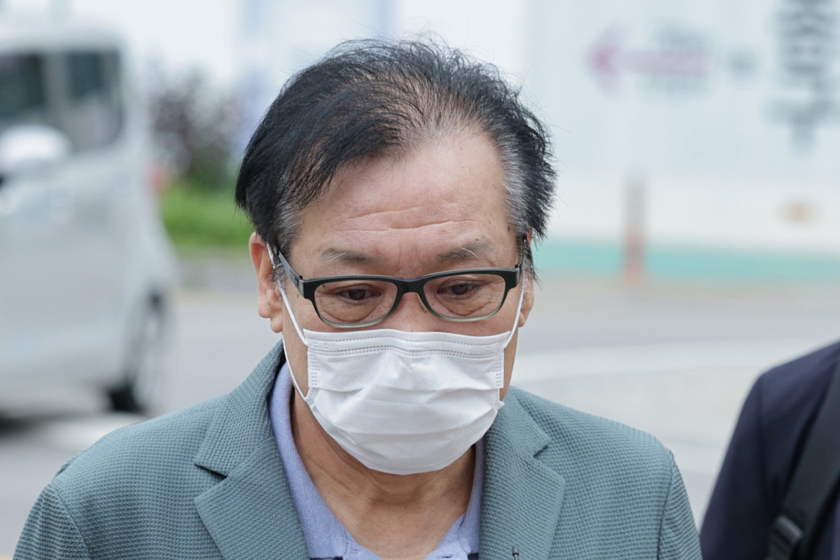 건진법사 전성배 씨가 지난해 8월21일 서울 종로구에 마련된 민중기 특별검사팀(김건희 특검팀) 사무실로 향하고 있다. /사진=뉴스1