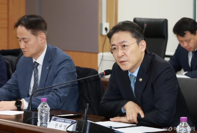 (서울=뉴스1) = 권대영 금융위원회 부위원장이 16일 오전 서울 종로구 정부서울청사에서 개최한 지배구조 선진화 TF 첫 회의에서 발언하고 있다. (금융위원회 제공. 재판매 및 DB 금지) 2026.1.16/뉴스1 Copyright (C) 뉴스1. All rights reserved. 무단 전재 및 재배포, AI학습 이용 금지. /사진=(서울=뉴스1)