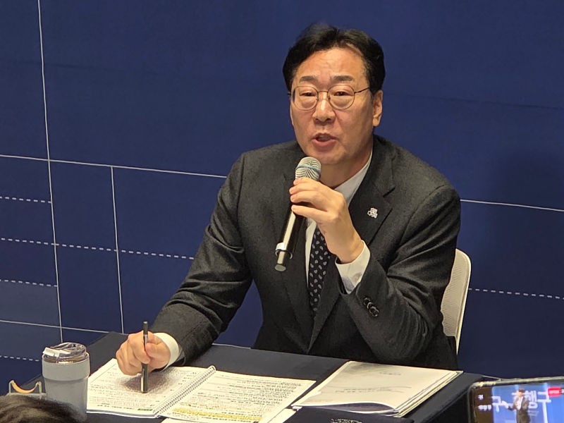 정 시장이 다음달 개청하는 4개 구청에 대해 설명하고 있다./사진=이민호기자