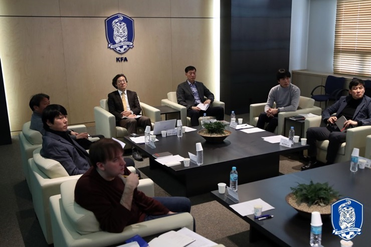 지난 2018년 2월 김봉길 U-23 대표팀 감독과의 계약을 중도 해지하기로 결정한 대한축구협회 국가대표감독선임위원회. /사진=대한축구협회 제공