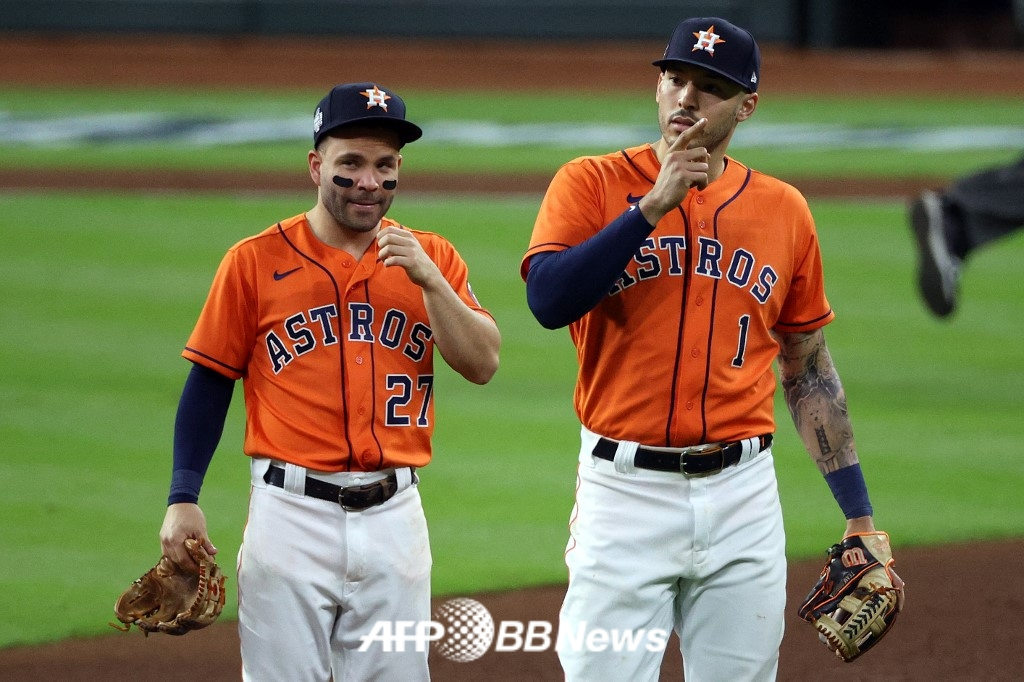휴스턴 애스트로스의 내야 듀오인 카를로스 코레아(오른쪽)와 호세 알투베. /AFPBBNews=뉴스1