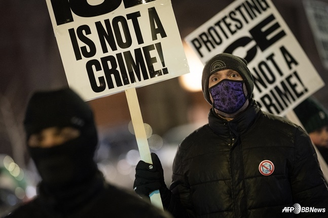 미국 내에서 이뤄지고 있는 ICE 요원 활동 반대 시위. /AFPBBNews=뉴스1