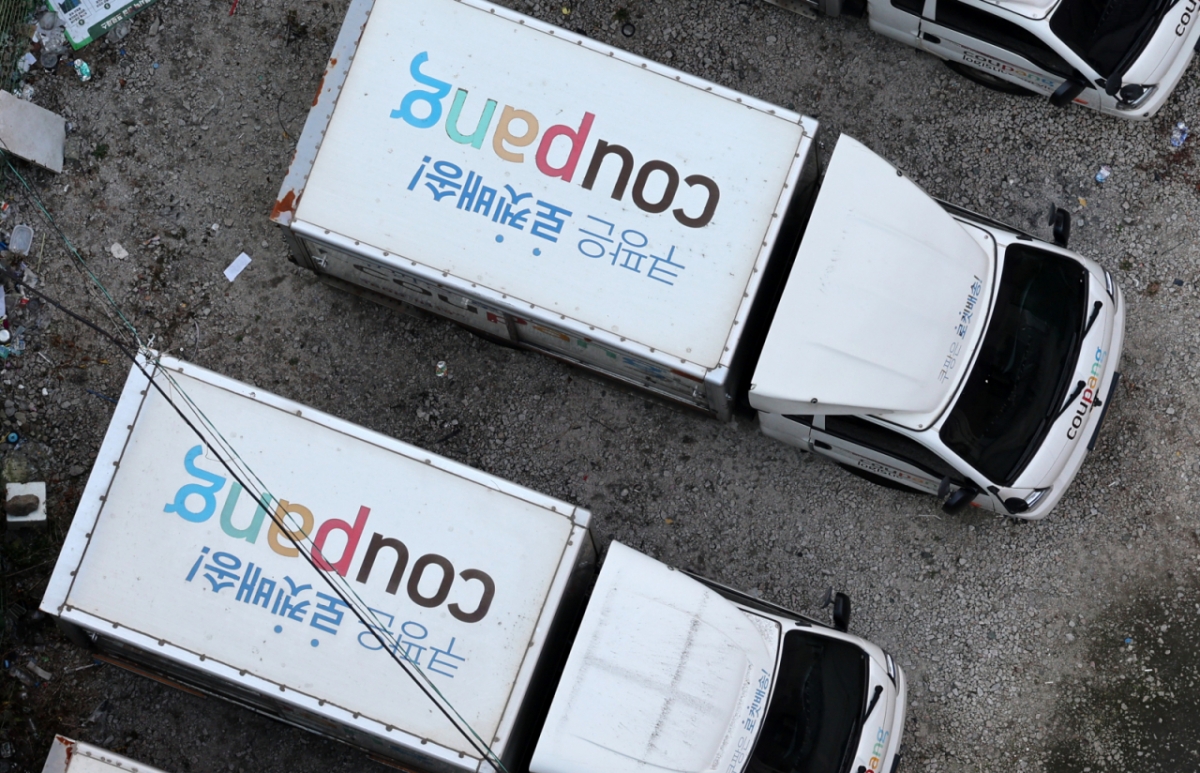 서울의 한 차고지에 쿠팡 배송 차량이 주차된 모습. /사진=뉴시스.