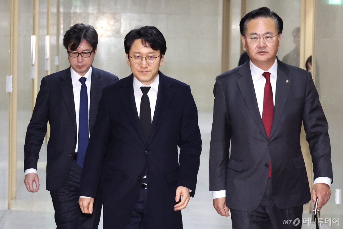 (서울=뉴스1) 신웅수 기자 = 천준호 더불어민주당 원내운영수석부대표와 유상범 국민의힘 원내수석부대표가 28일 서울 여의도 국회에서 회동하기 위해 회의실로 향하고 있다. 2026.1.28/뉴스1  Copyright © 뉴스1. All rights reserved. 무단 전재 및 재배포,  AI학습 이용 금지. /사진=(서울=뉴스1) 신웅수 기자