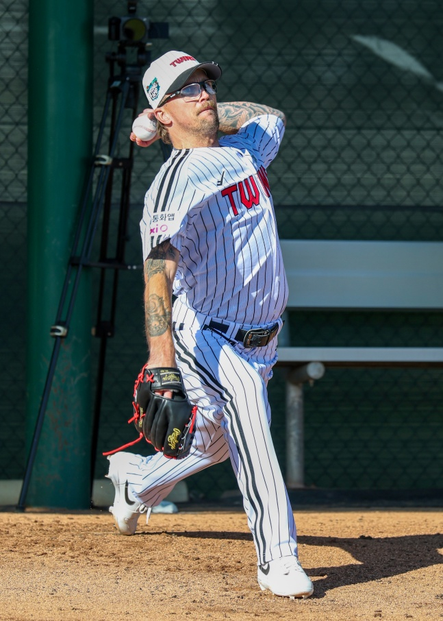 라클란 웰스가 최근 미국 애리조나 스프링캠프에서 연습 투구를 하고 있다. /사진=LG 트윈스 제공